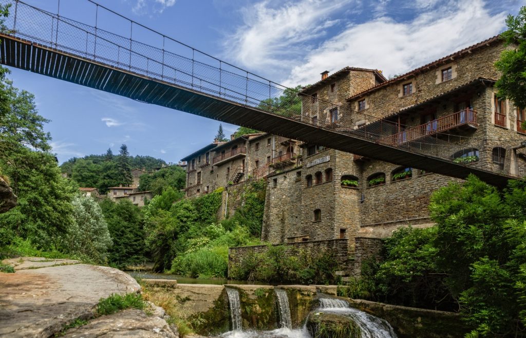 village de rupit et pont suspendu