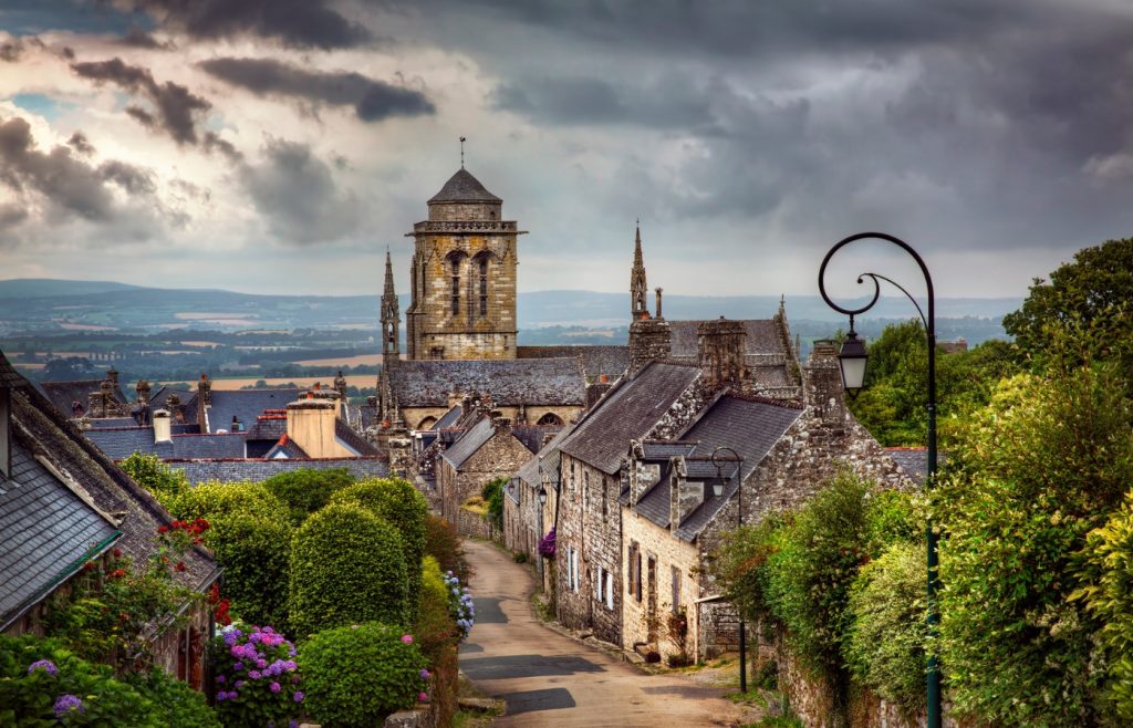 vue sur locronan