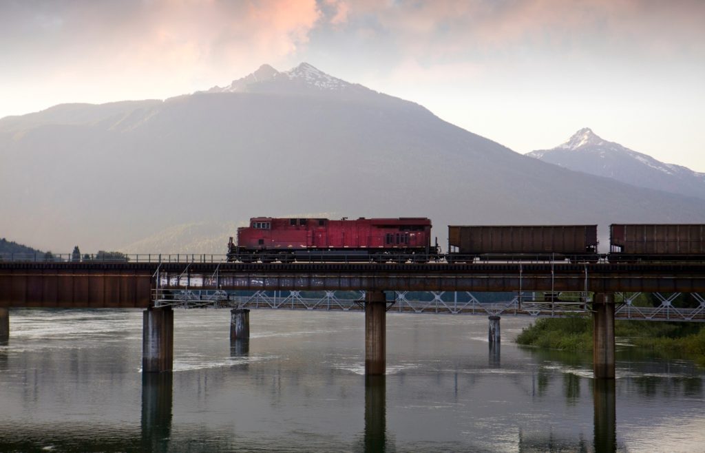 le train sur le pont Kruger Shalati