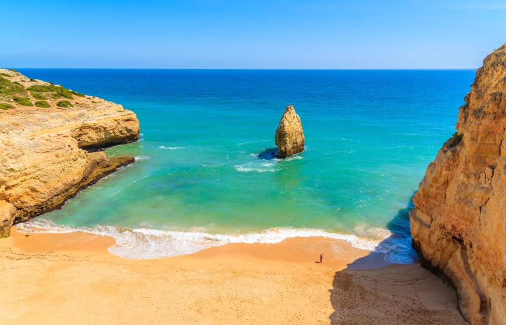 Découvrez les plages secrètes du Portugal qui valent le détour !