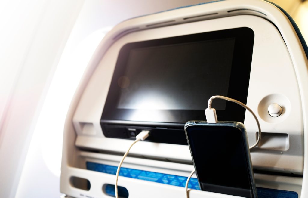 Chargeurs en cabine : Ce que vous devez savoir avant de prendre l'avion