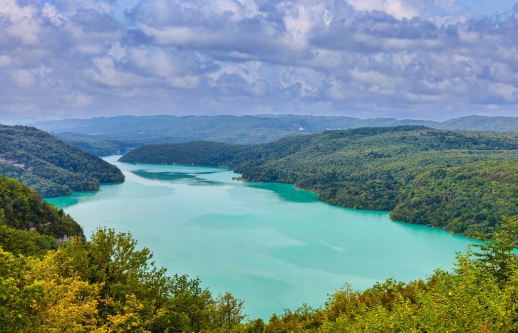 Les cascades et lacs du Jura : Un paradis naturel à explorer cet été