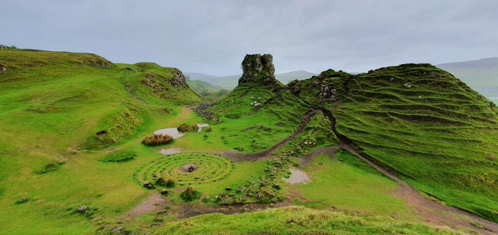 Entre magie et mystère : Une journée à Fairy Glen en Ecosse