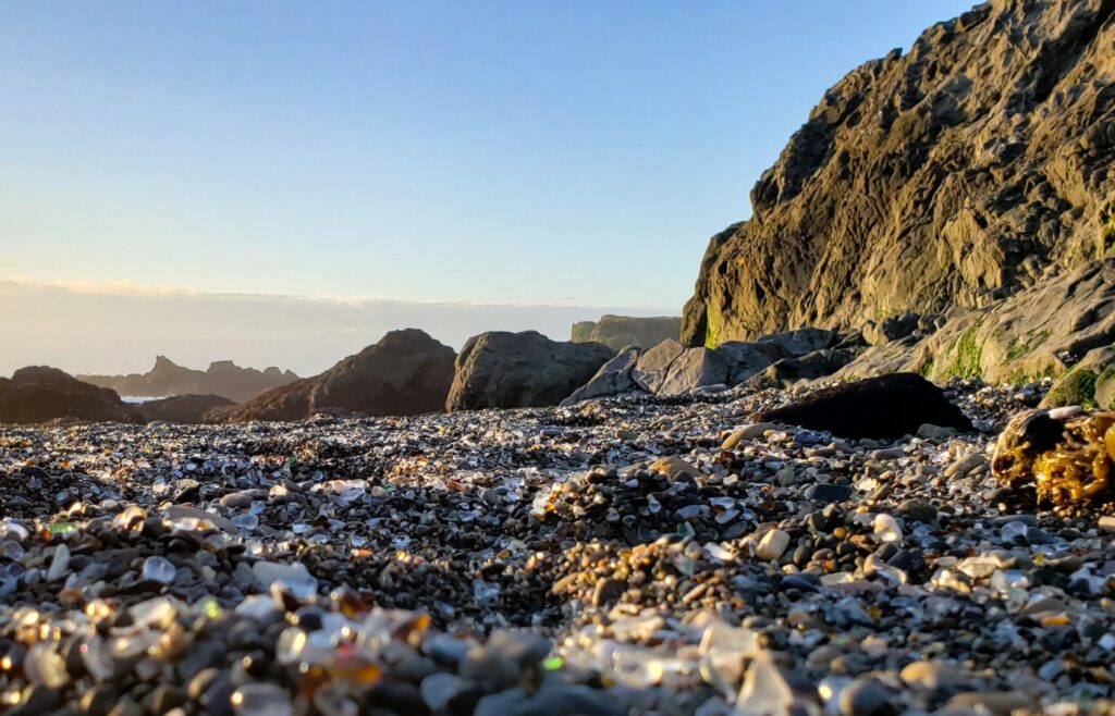 plage de verre unique de Fort Bragg