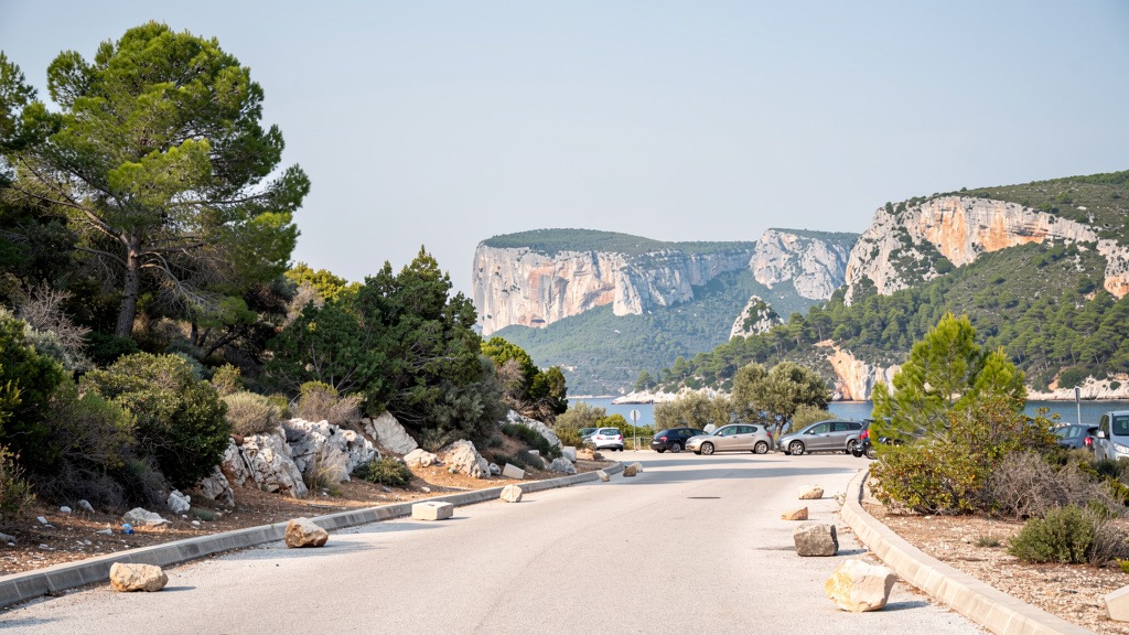 Entrée du parking de la presqu'île de Port-Miou à Cassis