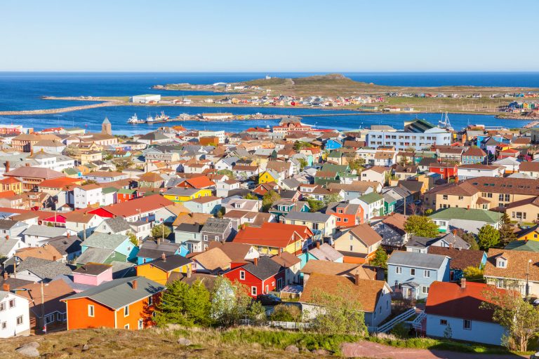 Maisons colorees de Saint-Pierre face au port, Saint-Pierre-et-Miquelon