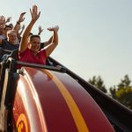 Visiteurs sur le coaster Kondaa à Walibi Belgium